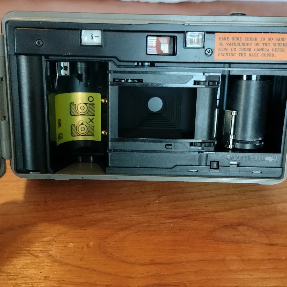 Chinon Splash Auto Focus All Weather Proof DX Program‎ Waterproof 35mm Camera